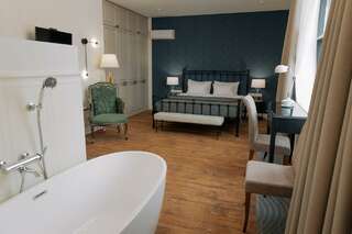 Гостиница Бобровая долина Ижевск Номер полулюкс Ижевск (Людвиг Нобель) с 1 двуспальной кроватью (корпус Арт-отель)-2