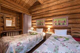 Гостиница Бобровая долина Ижевск Номер стандарт с 2 раздельными кроватями (корпус Деревянный Этноотель)-3