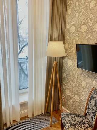 Гостиница Бобровая долина Ижевск Номер стандарт эконом Глазов (Город N) с 1 двуспальной кроватью (корпус Арт-отель)-2