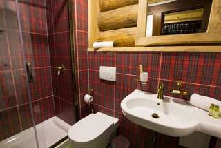 Гостиница Бобровая долина Ижевск Номер стандарт Еловая изба с 1 двуспальной кроватью (корпус Деревянный Этноотель)-2