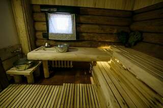 Гостиница Бобровая долина Ижевск Номер улучшенный семейный c баней (корпус Деревянный Этноотель)-4