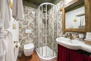 Гостиница Бобровая долина Ижевск Номер стандарт Кенос с 1 двуспальной кроватью (корпус Деревянный Этноотель)-4