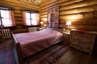 Гостиница Бобровая долина Ижевск Рябиновая изба №3-4