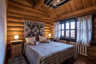 Гостиница Бобровая долина Ижевск Номер стандарт Пёстрая сорока с 1 двуспальной кроватью (корпус Деревянный Этноотель)-1