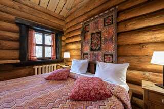 Гостиница Бобровая долина Ижевск Номер стандарт Рябиновая Изба с 1 двуспальной кроватью (корпус Деревянный Этноотель)-1