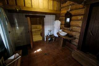 Гостиница Бобровая долина Ижевск Номер улучшенный семейный c баней (корпус Деревянный Этноотель)-5